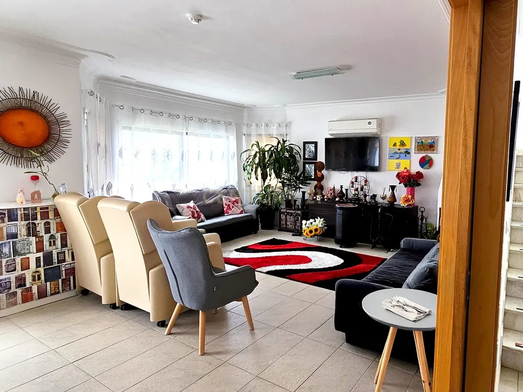 Oportunidade Única! Moradia com Afetação a Serviços, a Funcionar como Lar de Idosos Licenciado em Porto Salvo, Oeiras - Moradia + Trespasse - Image 25